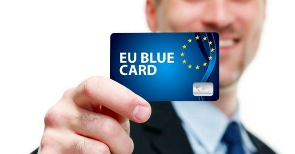 کارت آبی اتحادیه اروپا؛ آیا برای مهاجرت و کاریابی واجد شرایط دریافت آن هستید؟